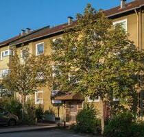 Großzügiges Wohnzimmer und eleganter Design-Bodenbelag in den Räumen - Wolfsburg Ehmen