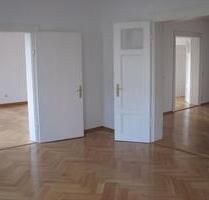 Stilvolle sehr schöne Wohnung im Herzen von Hof, ruhige Lage