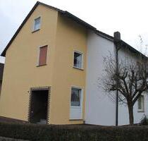 Gepflegtes1-2 Familienhaus mit 3 Garagen, 2 Balkone & Terrasse - Meißner