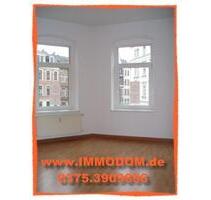 3-Zimmer-Wohnung mit LAMINAT, BALKON und Tageslichtbad mit Wanne und Dusche zu vermieten! - Zwickau