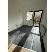 helle 2 Zimmer-Wohnung mit Loggia am Postplatz - Naumburg (Saale)