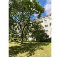 Befristet auf 3 Jahre: Renovierte 4-Zimmer-Dachgeschosswohnung - Berlin Charlottenburg-Wilmersdorf