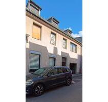 Nettes Stadthaus in sehr ruhiger Lage mit vielen Räumlichkeiten - Krefeld