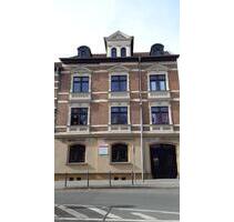 Dachgeschoßwohnung mit Balkon, Einbauküche und PKW-Stellplatz - Weißenfels