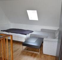 MÖBLIERTES 1-ZIMMER-DACHGESCHOSS-APARTMENT MIT GROßEM GARTEN - Berlin Reinickendorf