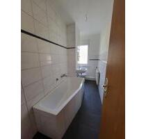 3 Raumwohnung, Balkon, Küche + Bad Fenster, Badewanne - Bitterfeld-Wolfen