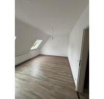 2-Zimmer-Dachgeschosswohnung mit Küche & Keller, Tiergartenbreite - Wolfsburg Alt-Wolfsburg