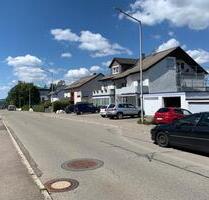 Helle 2,5-Zi.-Whg. mit Ausblick, EBK & Garage - Schramberg