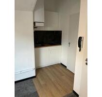 Helles Dachgeschoss-Apartment mit neuer Küche & Bad - Wettenberg