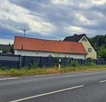 Freistehendes Einfamilienhaus mit großem Grundstück, 3 Garagen - Neunkirchen-Seelscheid