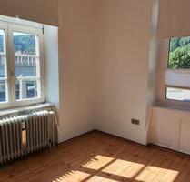 TOP LAGE HELLE GEHOBENE SCHÖNE 2,5 Zi-WOHNUNG ZENTRAL AM BAHNHOF - Zell im Wiesental