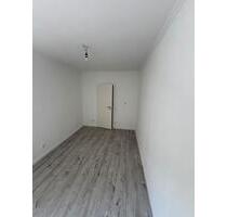 Ruhige 3-Zimmer Wohnung mit Balkon, Garage und große Grünfläche . - Offenbach am Main Hafen