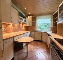 Schön geschnittene Hochparterre Wohnung mit Balkon + Einbauküche - Coburg