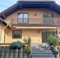 Schönes renoviertes Einfamilienhaus mit ELW, Garage und Garten. - Much