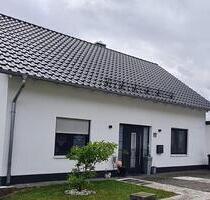 Freistehendes Einfamilienhaus (110 qm auf einer Ebene) - Hallenberg