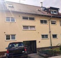 Gemütliche 2 Zimmer DG-ETW mit ausgebauter Bühne und Stellplatz - Filderstadt