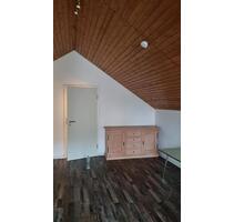 Dachgeschosswohnung - 700,00 EUR Kaltmiete, in Büttelborn (PLZ: 64572)