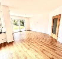 EG Wohnung 2,5 Zimmer Zentrale Lage Jöllenbeck großer Garten - Bielefeld