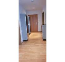 3-Zimmer-Wohnung mit Einbauküche, Hochparterre - Heppenheim (Bergstraße)