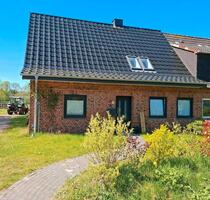 Kernsanierte Doppelhaushälfte mit großem Grundstück 2000m² - Stapel