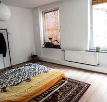 Schöne möblierte Souterrain Wohnung mit Aussenterrassenzugang in der Neustadt - Bremen
