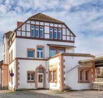 MAISONETTE APARTMENT IN THE HISTORIC TRAIN STATION BUILDING! Includes parking space and kitchen - Walluf