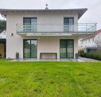 Modernes Einfamilienhaus mit Doppelgarage in Augsburg