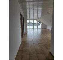 Helle DG- Wohnung in Alzenau (92 m²), 3 Zimmer, EBK & Stellplatz