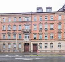 Tolle Altbauwohnung im Denkmal, Dachgeschoss mit Aufzug, EBK, Balkon, WanneDusche, .... - Riesa