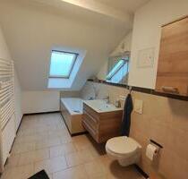 Helle, möblierte 2-Raum-Dachgeschosswohnung mit Dachterrasse - Leipzig Nordost