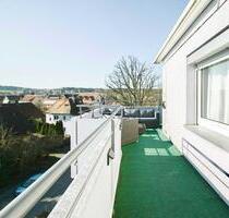 2 Zimmer Penthouse-Wohnung mit Rundumbalkon und Einbauküche in Sc - Schömberg