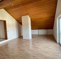 Helle 4-Zimmer-DG-Wohnung mit EBK – perfekt für Familie oder Home - Ihrlerstein