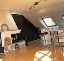 Helle 3-Zimmer-DG-Wohnung mit Loggia und Kamin - Wesel