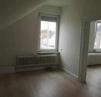 Frisch renoviert: 3-Zimmer-Dachgeschosswohnung mit neuem Bad in zentraler Lage - Bielefeld Heepen