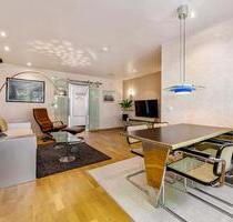 Hochwertige vollmöblierte 2-Zimmer-Wohnung mit lux. Innenausstattung Balkon und Garage in Düsseldorf