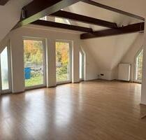 Schöne 4-Zimmer-Dachgeschoss-Wohnung in der 2. Etage - Altena