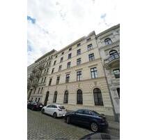 ** großzügige 2- Raum Wohnung in zentraler Lage mit Parkett, EBK und Balkon ** frei ab 01.09.25 - Leipzig Mitte