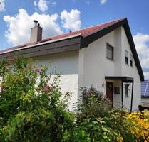 3.5-Zimmer-DG Wohnung mit Balkon und EBK zur Miete in Hüttlingen