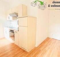 Praktisch geschnittene 2-Raum-Wohnung mit Einbauküche, Balkon und neuem Fußbodenbelag - Chemnitz Hilbersdorf