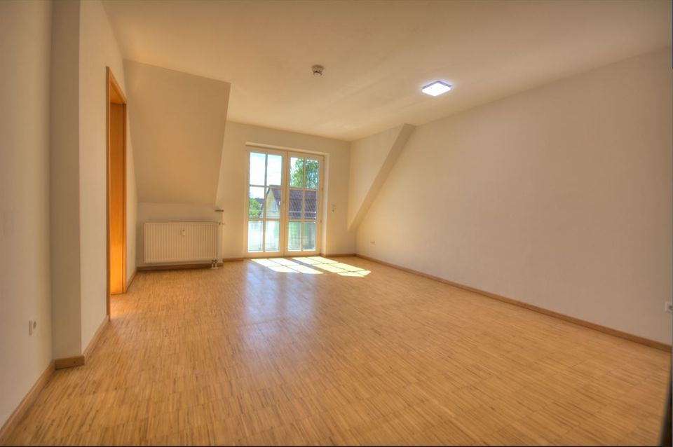 Provisionsfrei! Exklusive 3-Zimmer-DG-Wohnung mit Balkon in Meiti - Meitingen