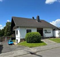 Schöne 4-Zimmer Wohnung mit Einfamilienhaus Charakter - Langenhahn