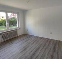 3 Zimmer EG- Wohnung mit Balkon, 2 Bädern und ggf. Küche - Wolfsburg Detmerode