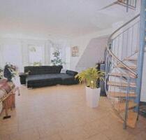 Helle 5,5 Zi. Wohnung mit gehobener Ausstattung und Studio im DG - Freystadt