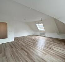 Sanierte 3-Zimmer-Dachgeschosswohnung mit Einbauküche - Kronberg im Taunus