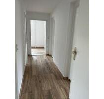 Frisch renovierte 3-Zimmer-Wohnung mit Tageslichtbad – direkt am Marktplatz in Beeskow!