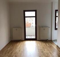 Modernisierte 2-Zimmer-Wohnung mit Balkon und Aufzug - Leipzig