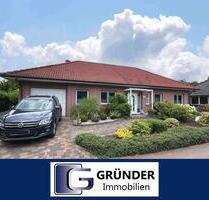 Exklusiver Winkelwalmdach-Bungalow in schöner Sackgassenlage - Walchum