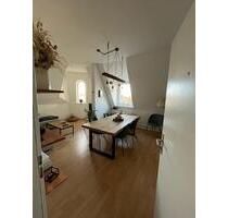 Ab sofort frei - Schöne helle Altbau-DG-Wohnung im 4.OG - Kiel Südfriedhof