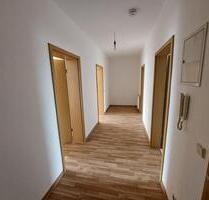 2-Zi.-Whg. mit Tageslichtbad u. Stellplatz am Stadtrand von Döbeln
