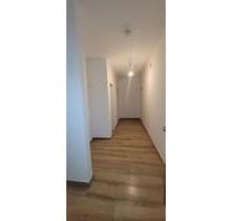 Frisch sanierte 2 Zimmer, Küche, Bad, Balkon & Stellplatz - Oldenburg Bürgeresch